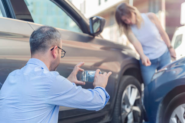 Professional Sr22 Insurance technician working in Oak Park, CA